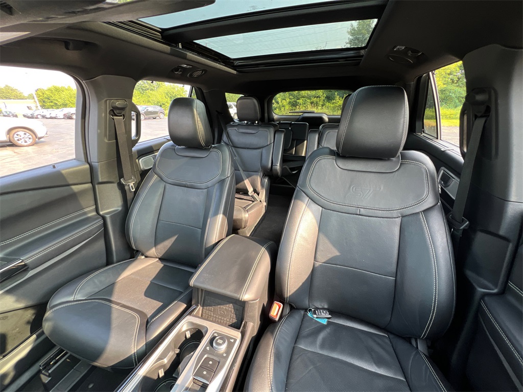 2022 Ford Explorer ST photo 28
