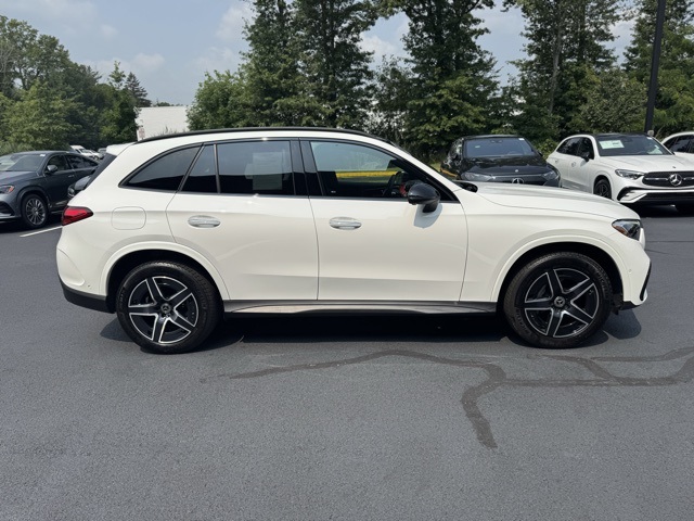2025 Mercedes Benz GLC 300 4MATIC photo 2