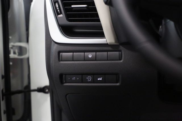2025 Nissan Rogue SV photo 8