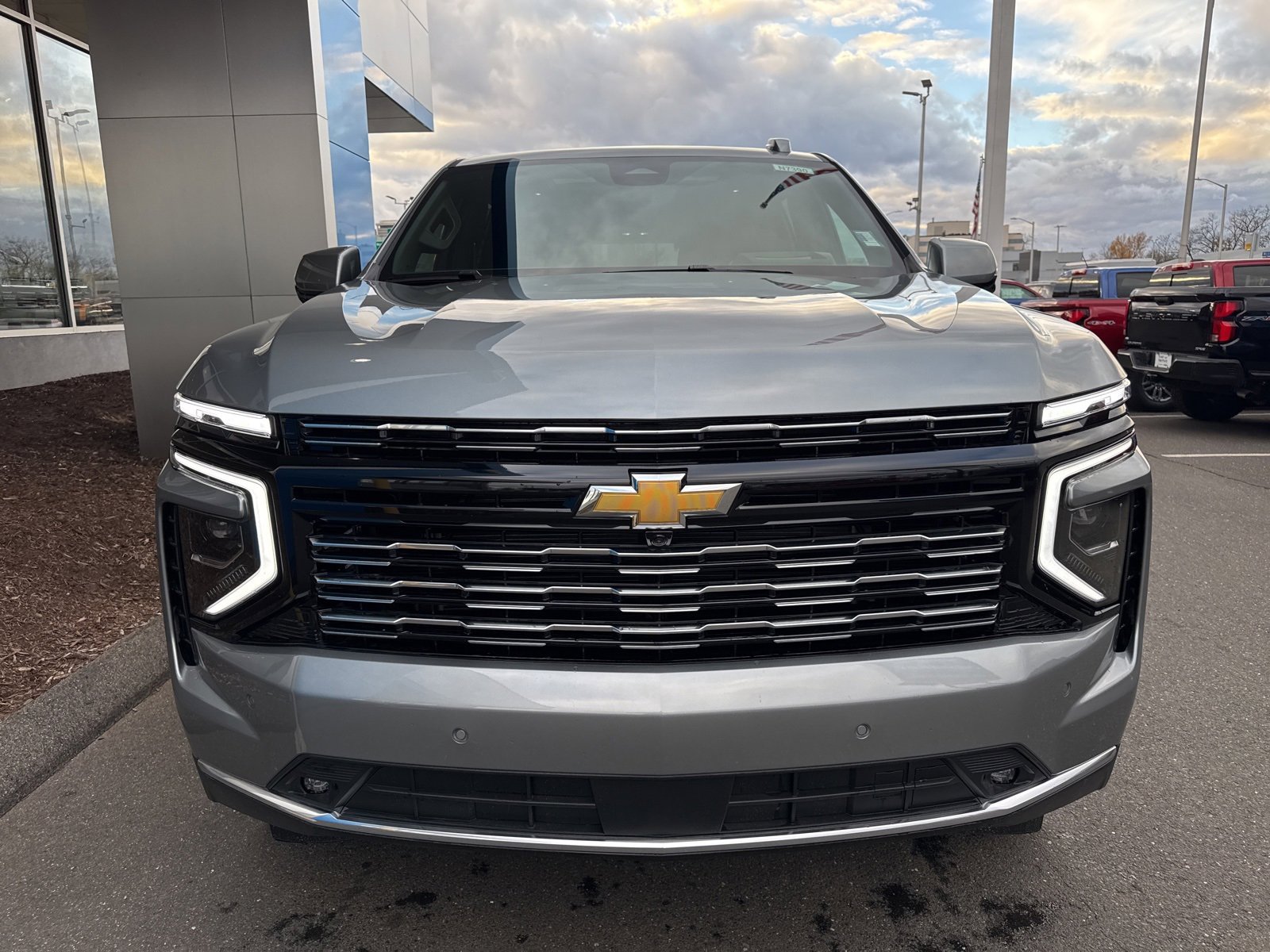 2025 Chevrolet Suburban Premier photo 3