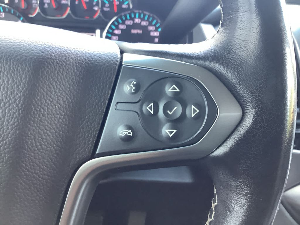 2019 Chevrolet Suburban LT photo 13