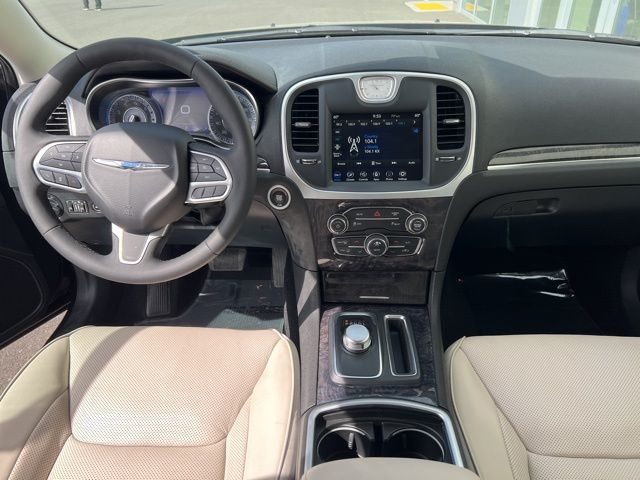 2023 Chrysler 300 Touring L photo 5