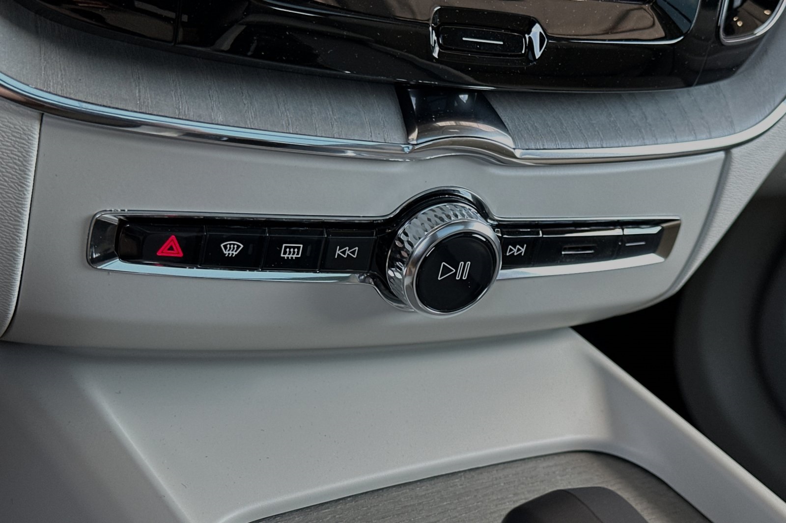 2025 Volvo XC60 Plus photo 15