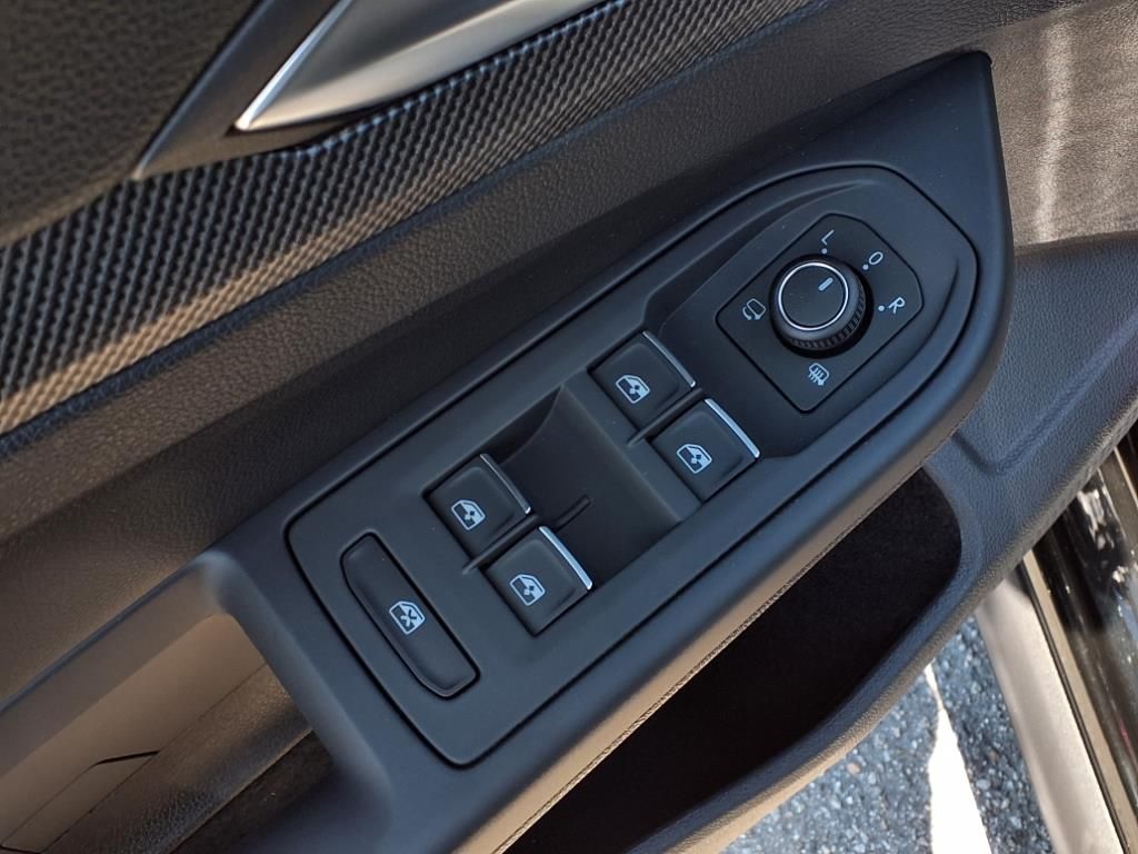 2025 Volkswagen Golf GTI SE photo 15