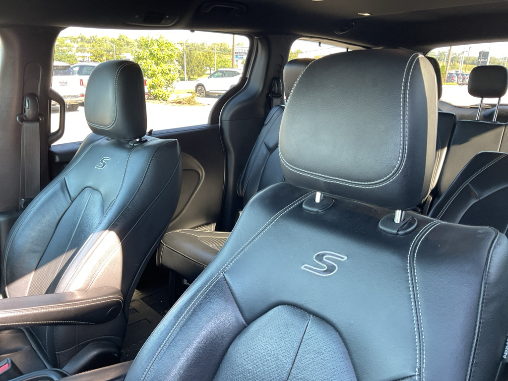 2019 Chrysler Pacifica Touring L photo 14