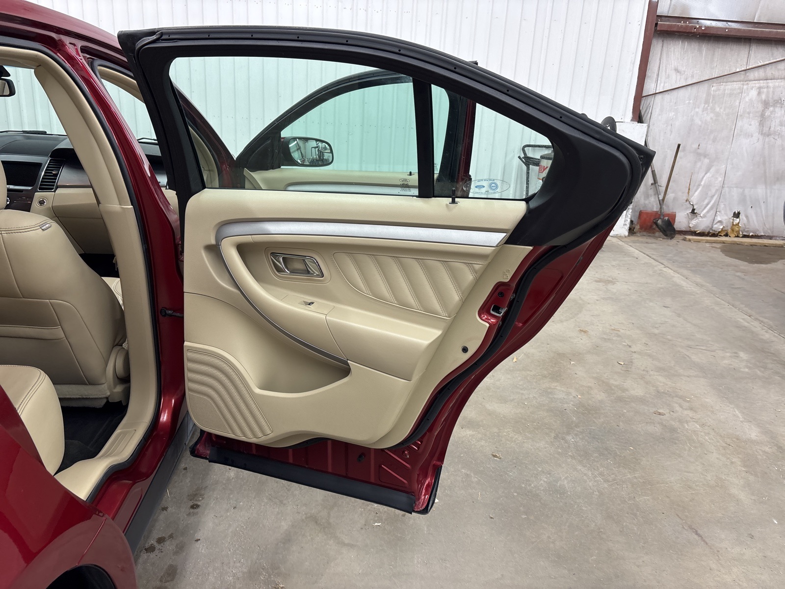 2018 Ford Taurus SEL photo 20