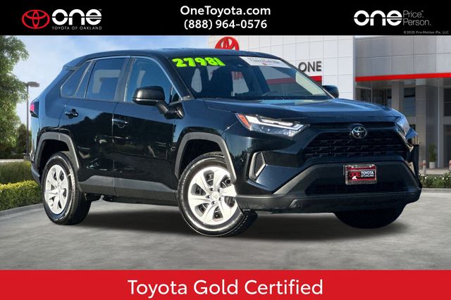 2024 Toyota RAV4 LE's photo