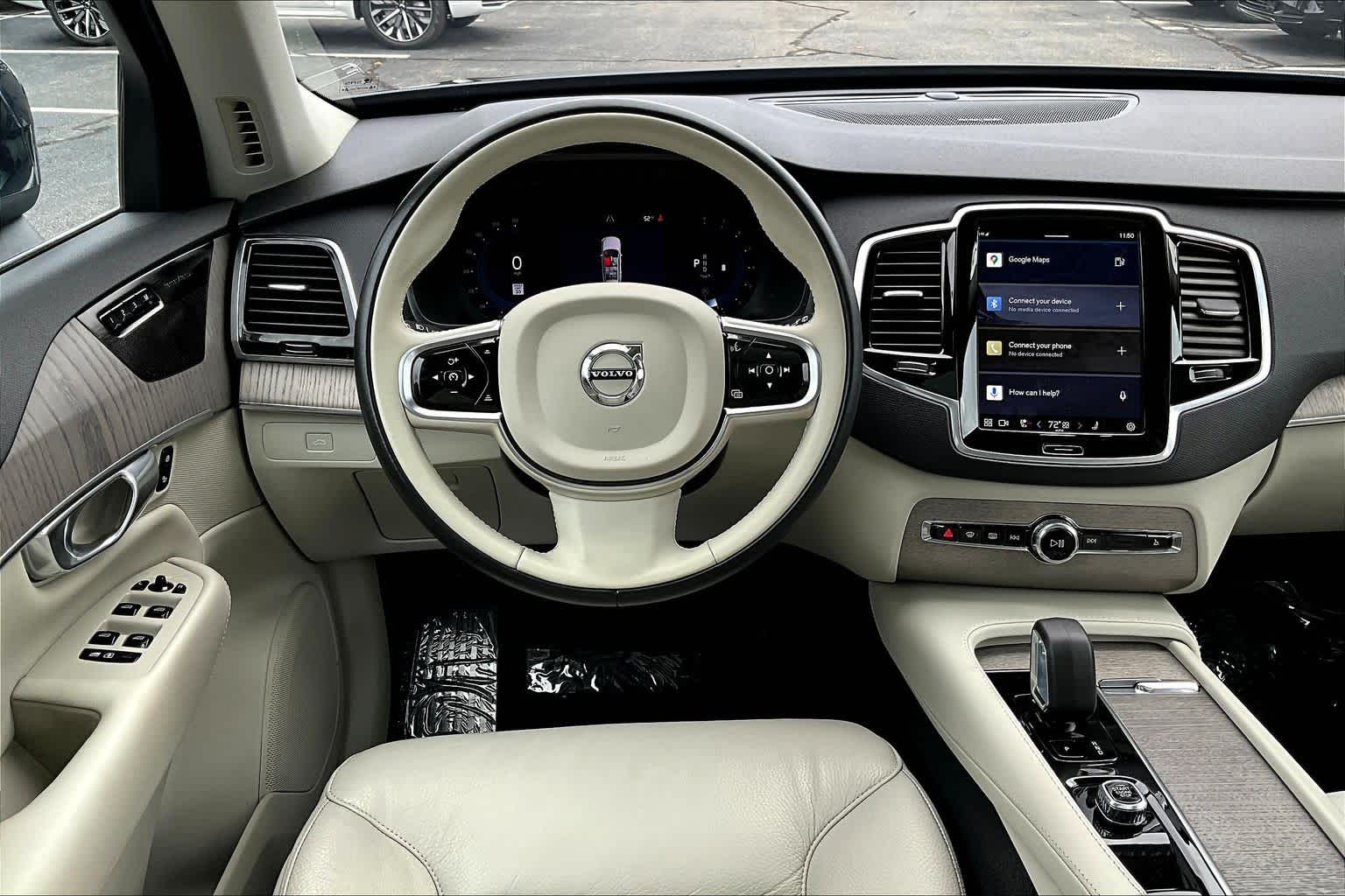 2024 Volvo XC90 Plus photo 2