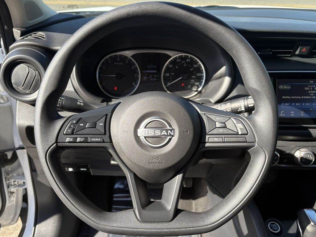 2024 Nissan Kicks S photo 17