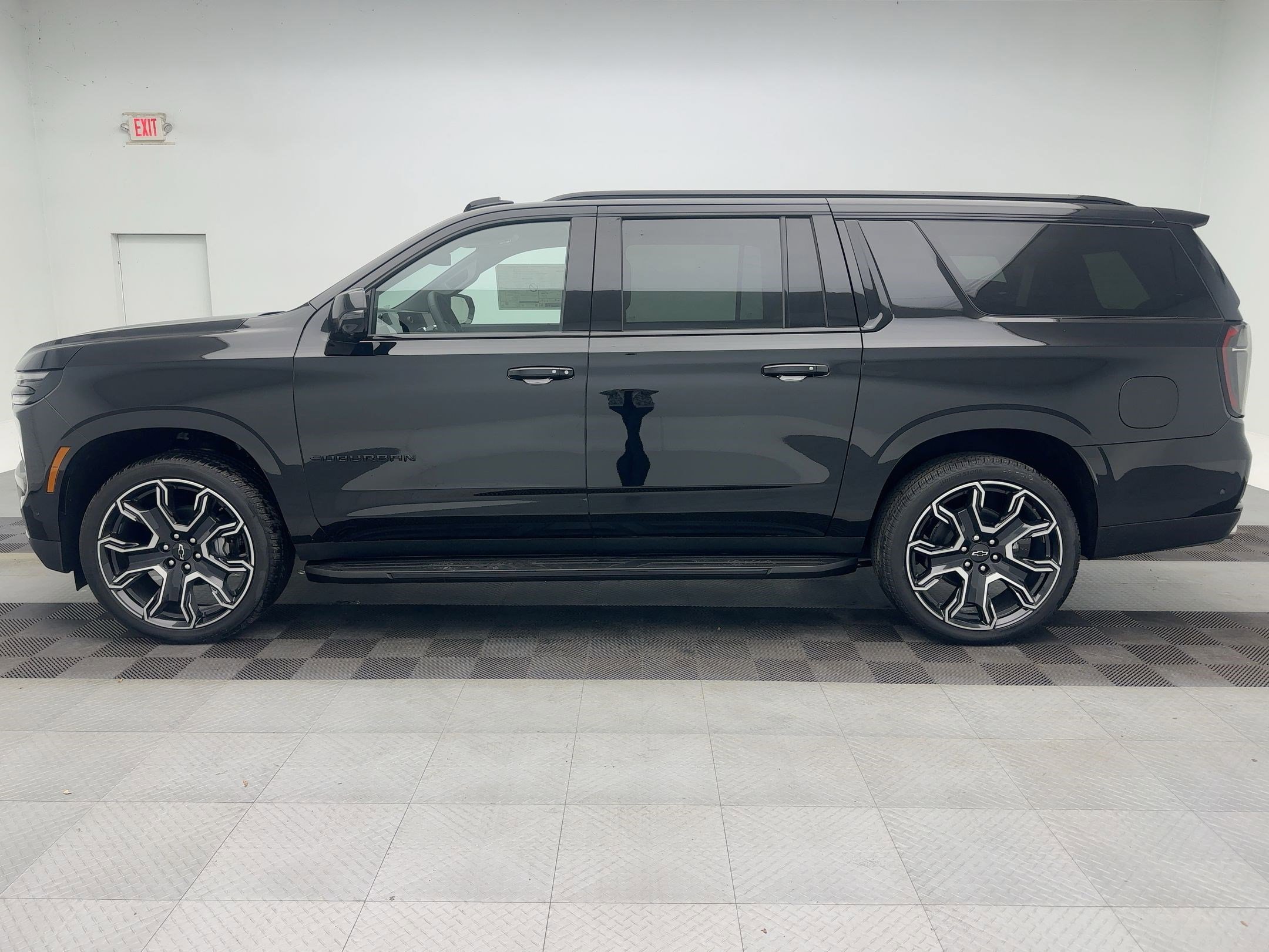 2026 Chevrolet Suburban RST photo 2