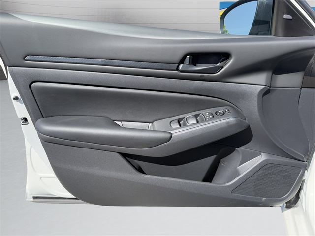 2025 Nissan Altima 2.5 S photo 8