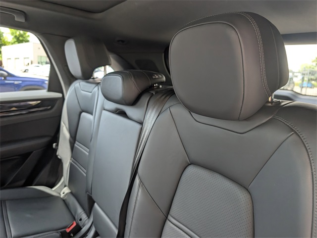 2019 Porsche Cayenne Base photo 18