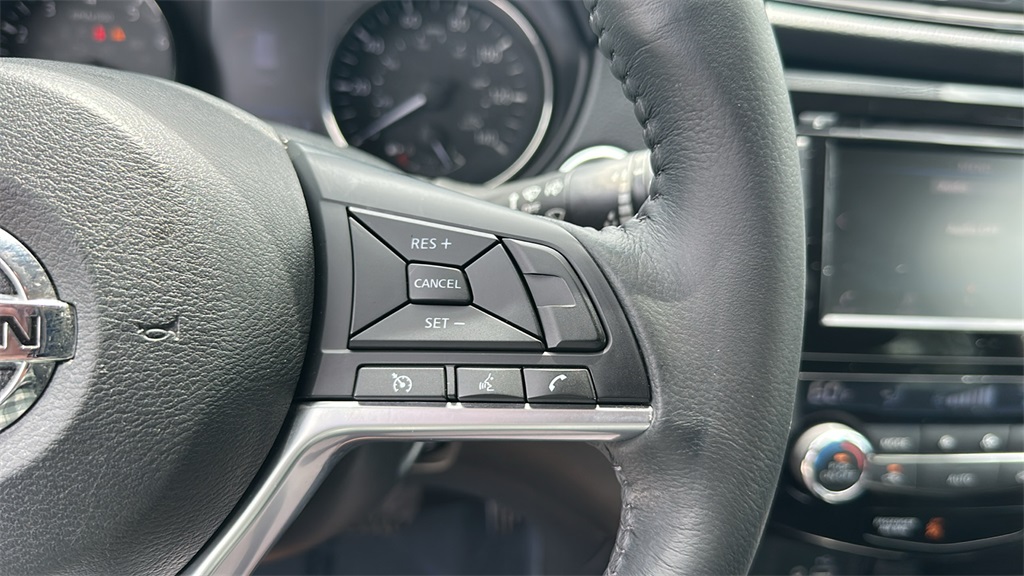 2018 Nissan Rogue SV photo 19