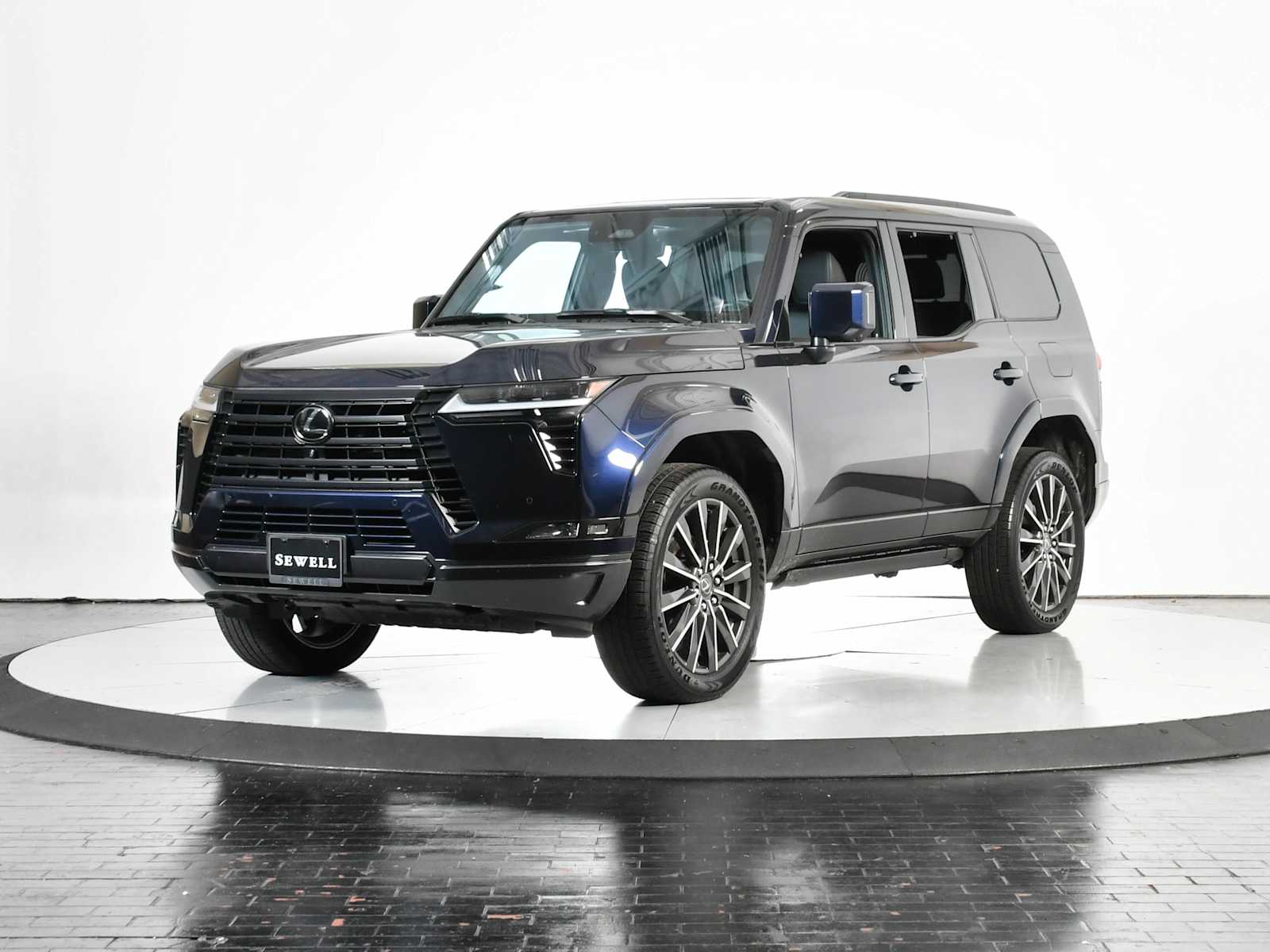 2025 Lexus GX Luxury's photo