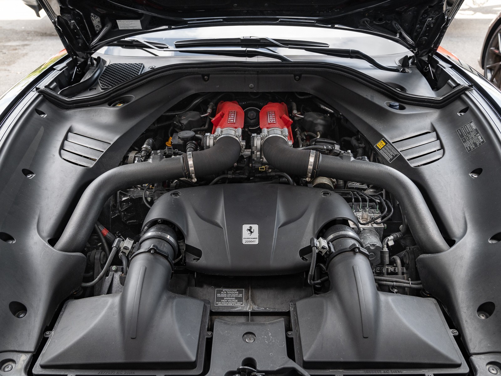 2015 Ferrari California T photo 35