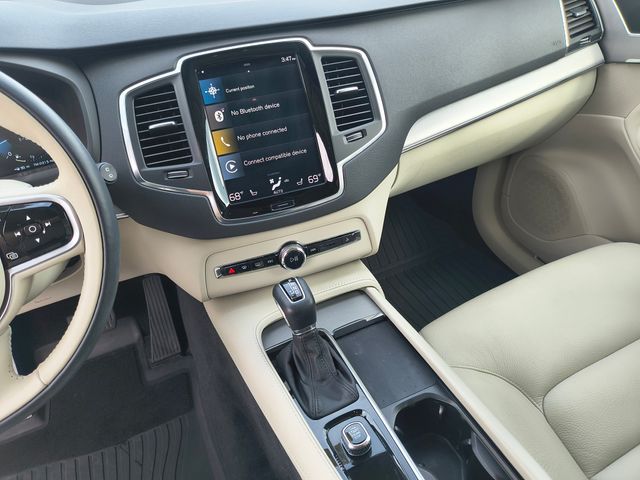 2022 Volvo XC90 T5 Momentum photo 16