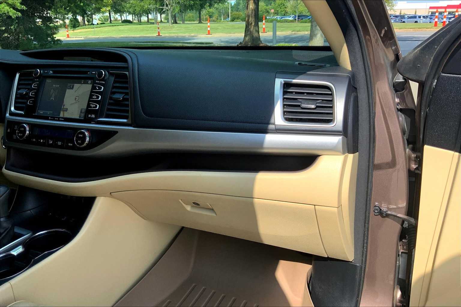 2017 Toyota Highlander XLE photo 17