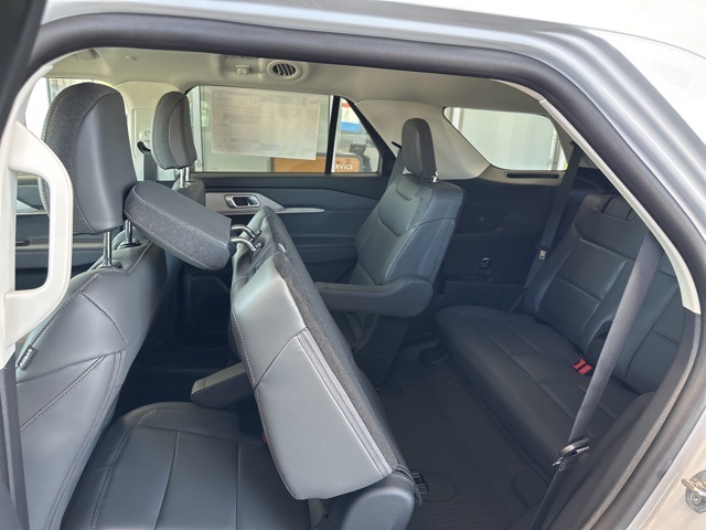 2025 Ford Explorer photo 31