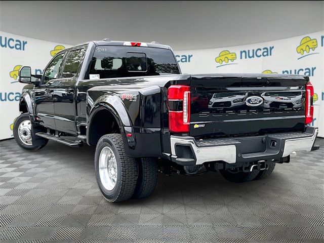 2026 Ford F-450 Lariat photo 3