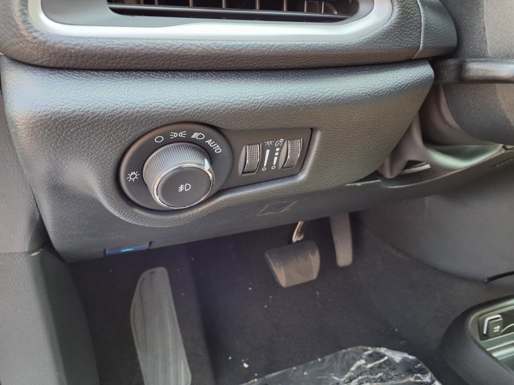 2026 Chrysler Pacifica photo 9