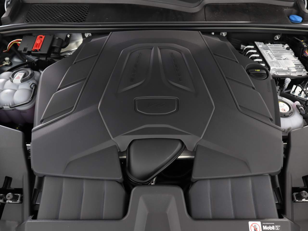 2025 Porsche Cayenne E-Hybrid photo 22