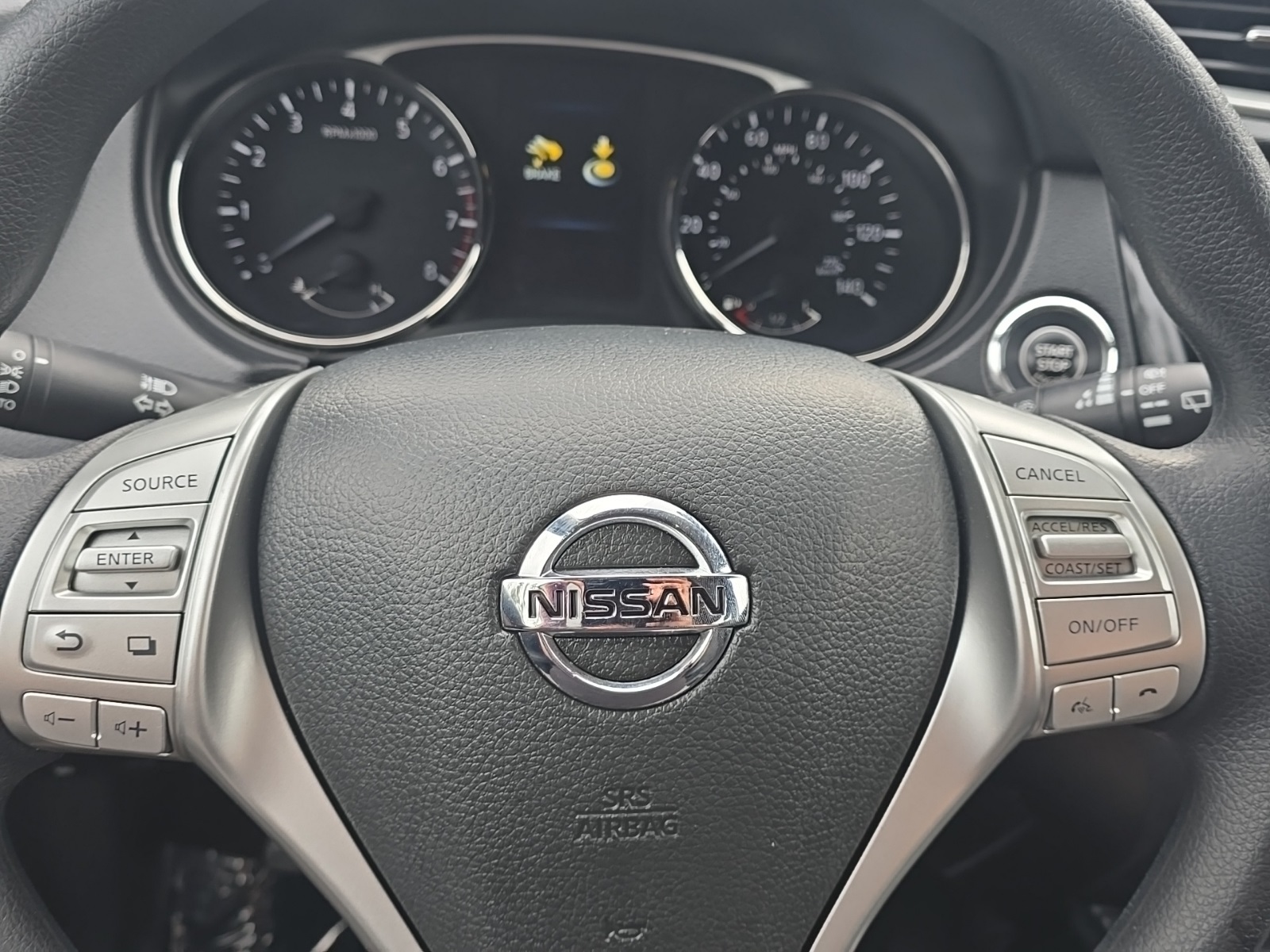 2016 Nissan Rogue SV photo 18