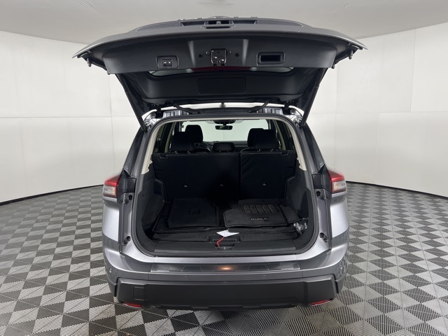 2025 Nissan Rogue SV photo 4