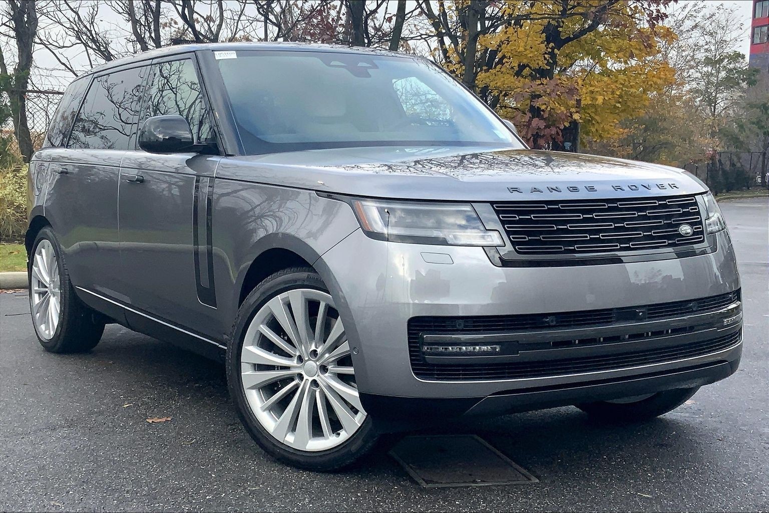 2025 Land Rover Range Rover SE photo 2