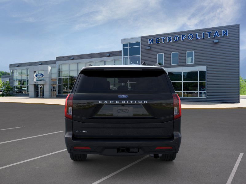 2025 Ford Expedition photo 3