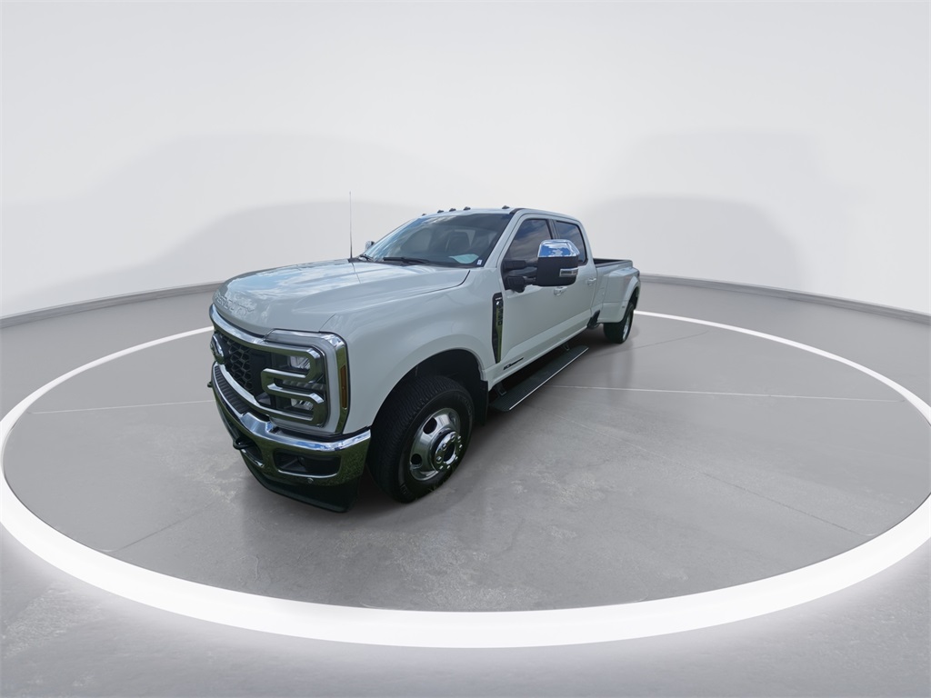 2025 Ford F-350 Lariat photo 4