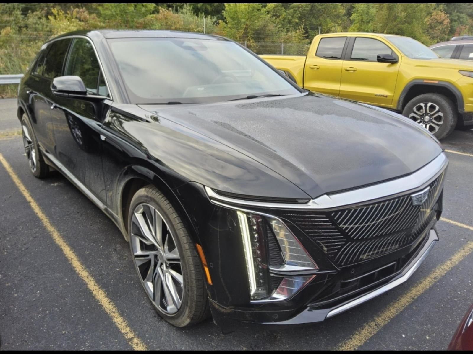 2024 Cadillac Lyriq Luxury photo 2