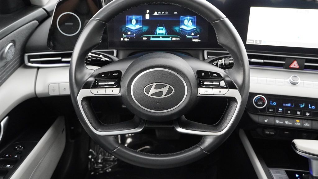 2024 Hyundai Elantra Limited photo 25