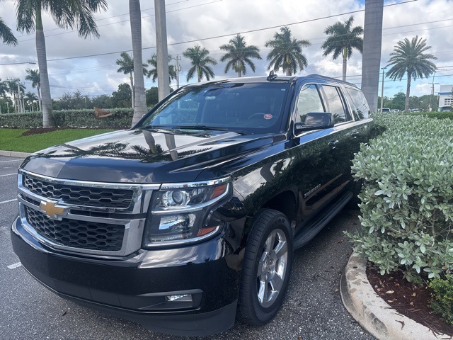 2018 Chevrolet Suburban LT photo 3