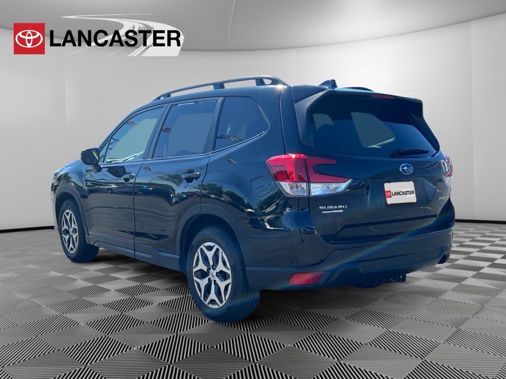 2023 Subaru Forester Premium photo 3