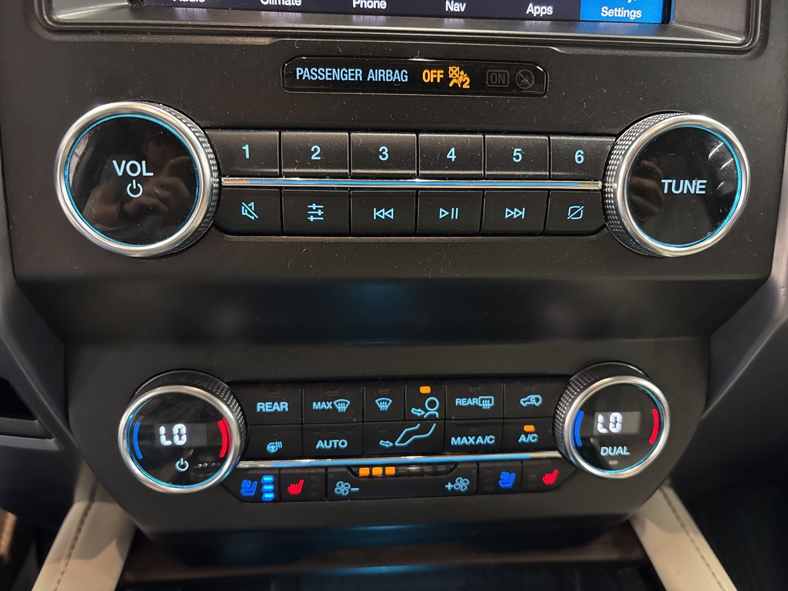 2019 Ford Expedition MAX Platinum photo 15