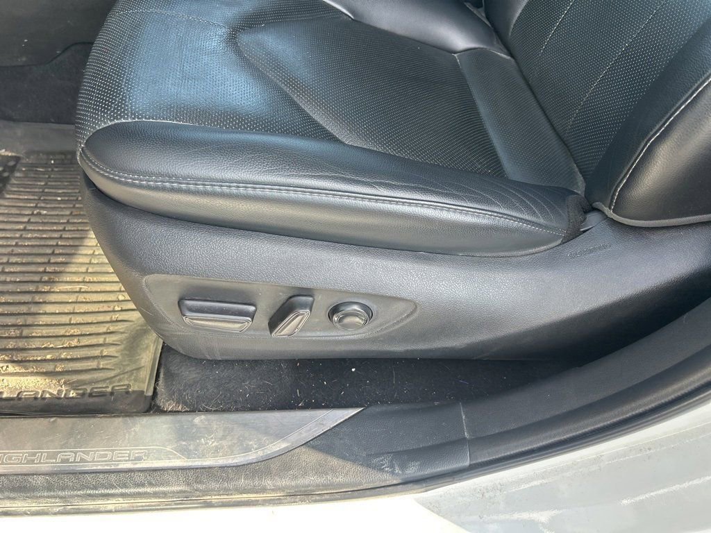 2022 Toyota Highlander Limited photo 17