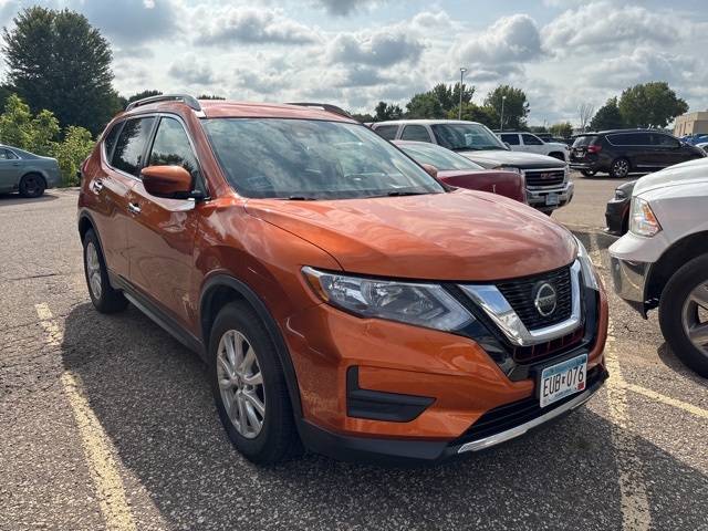 2019 Nissan Rogue SV photo 4