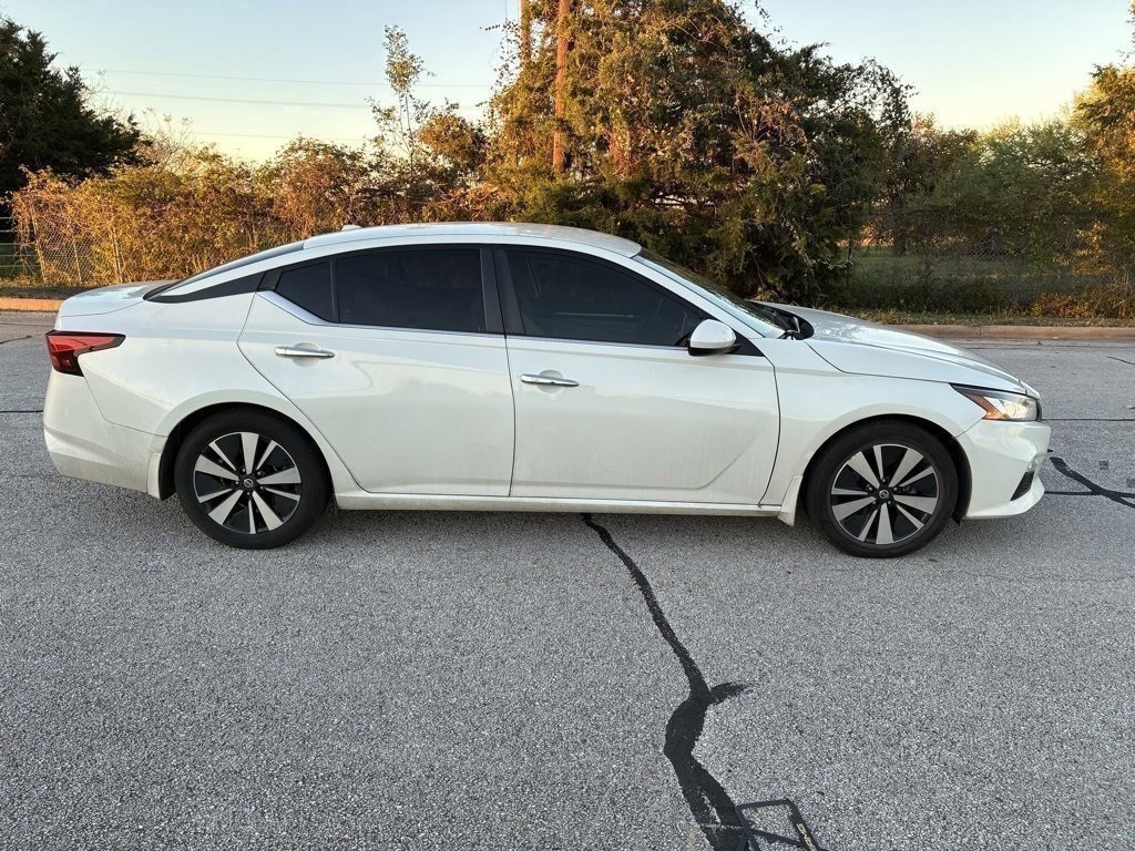 2022 Nissan Altima SV's photo