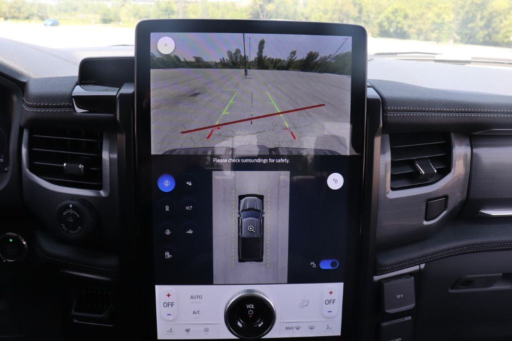 2025 Ford F-150 Lightning photo 18