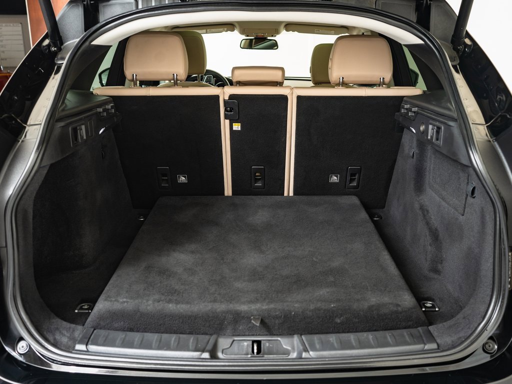 2018 Jaguar F-PACE Premium photo 16