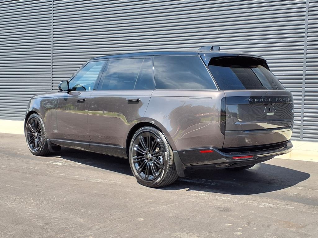2023 Land Rover Range Rover SE photo 2