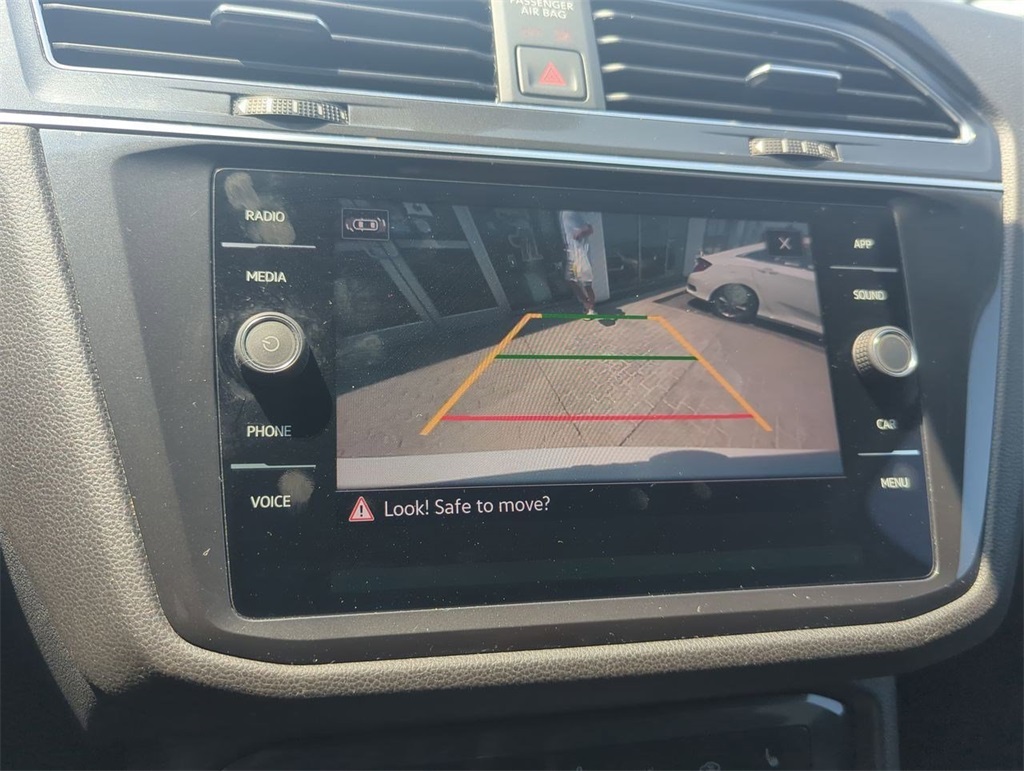 2023 Volkswagen Tiguan SE photo 13