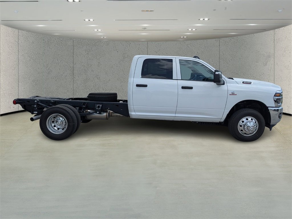 2025 Ram 3500 Tradesman photo 3