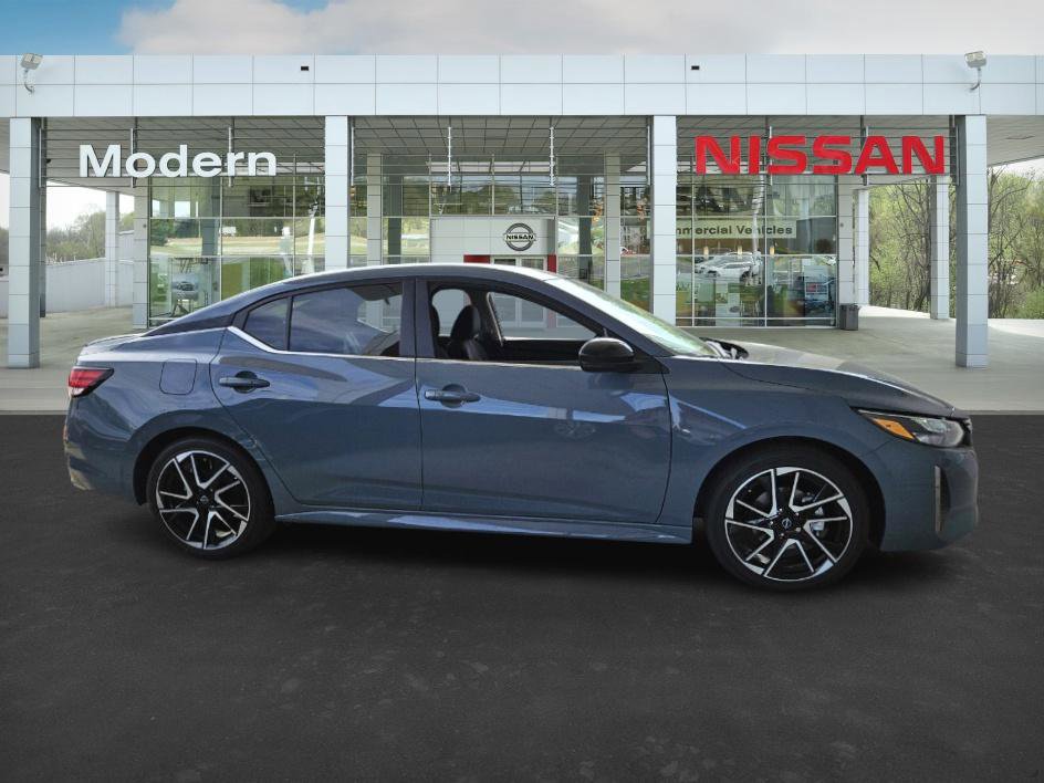 2025 Nissan Sentra SR photo 3