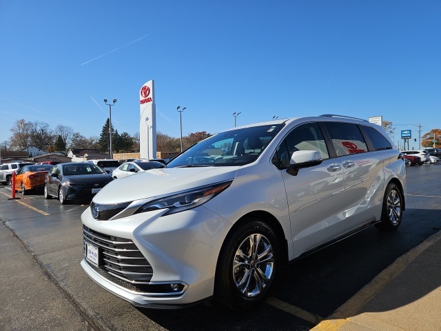 2023 Toyota Sienna Platinum photo 4