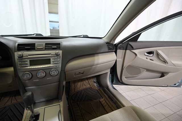 2011 Toyota Camry photo 21