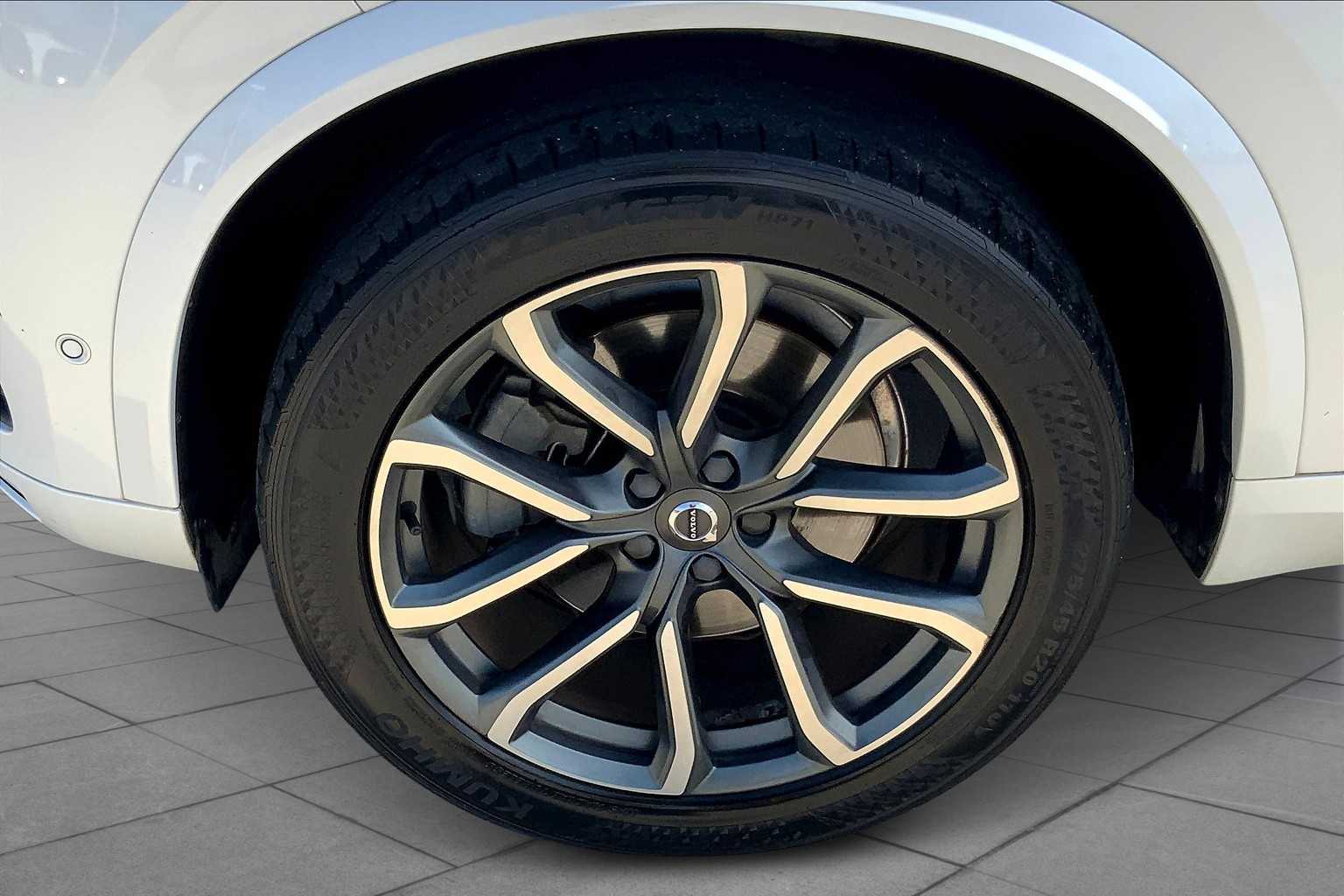 2018 Volvo XC90 Momentum photo 9