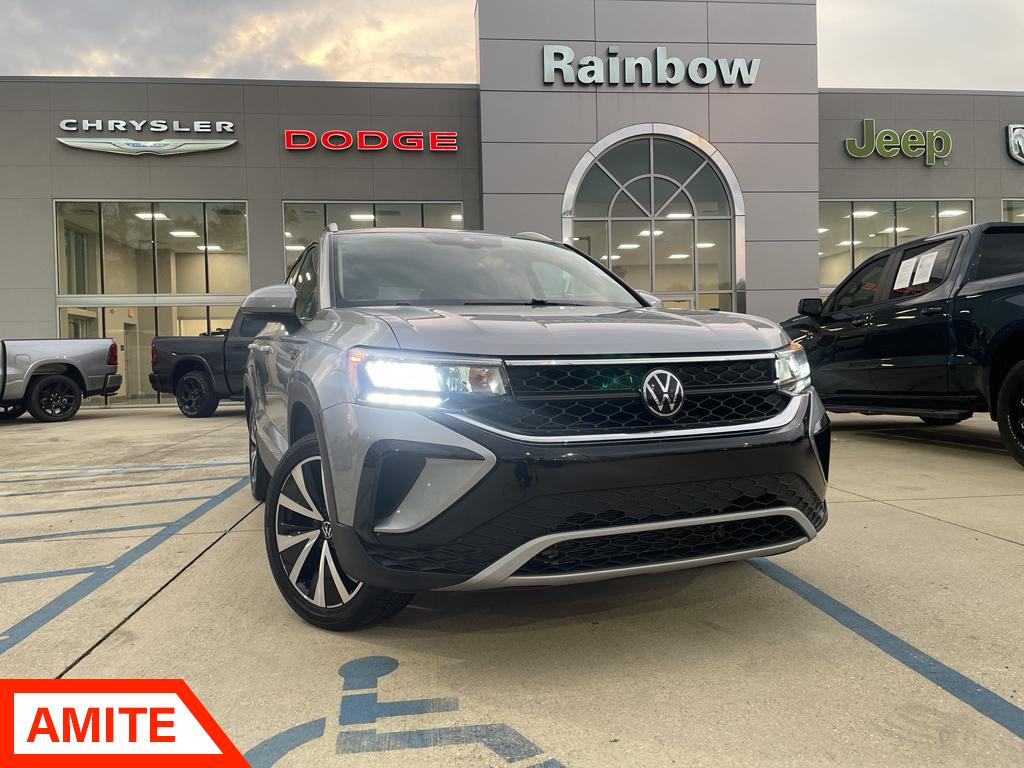 2024 Volkswagen Taos SE's photo