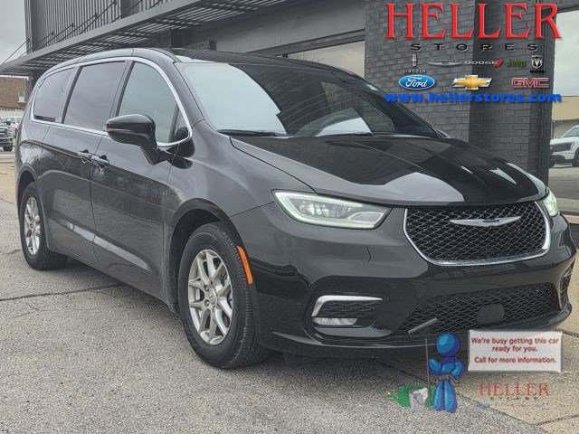 2025 Chrysler Pacifica Select's photo