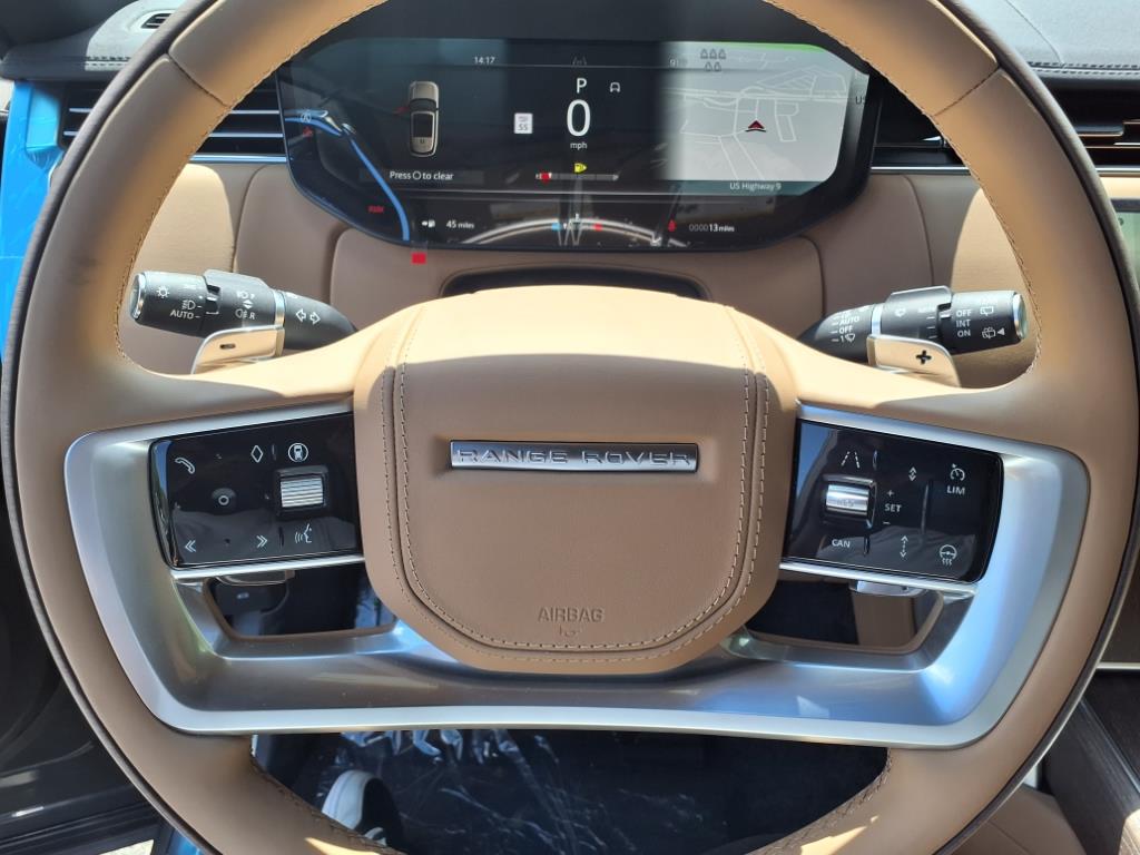2025 Land Rover Range Rover SE photo 10